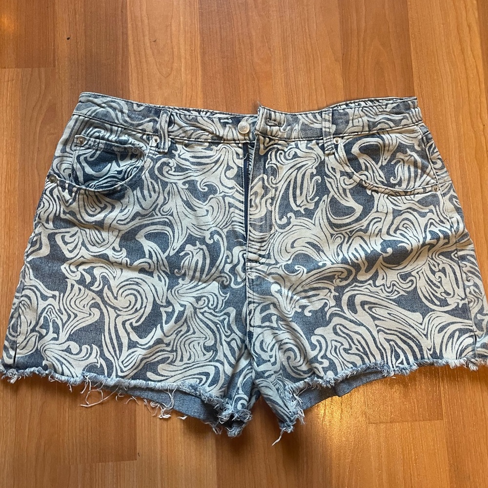 Denim Shorts, never worn. Brand: No Boundaries (at Walmart) Size: 17